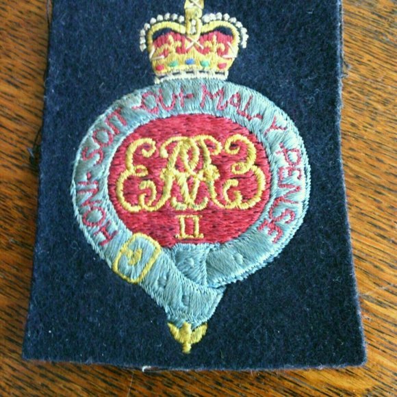 Vintage Royal Grenadier Guards Embroidered Gold Silver Blazer Badge Pocket Patch - Picture 14 of 16